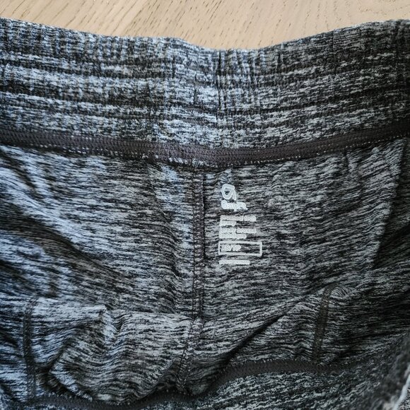 GapFit Brushed Jersey 3.5 in Shorts - Picture 5 of 6